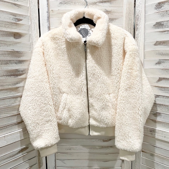 2020 Sale Cream Bear Coat - Picture 2 of 2
